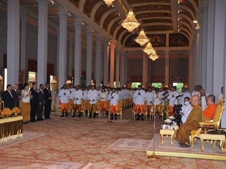 Los 125 legisladores recién elegidos para la Asamblea Nacional de la VII Legislatura de Camboya prestaron juramento en el Palacio Real de Phnom Penh. (Foto: VNA)