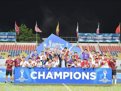 Los jugadores de la selección de fútbol sub-23 de Vietnam celebran la victoria. (Fuente: VNA)