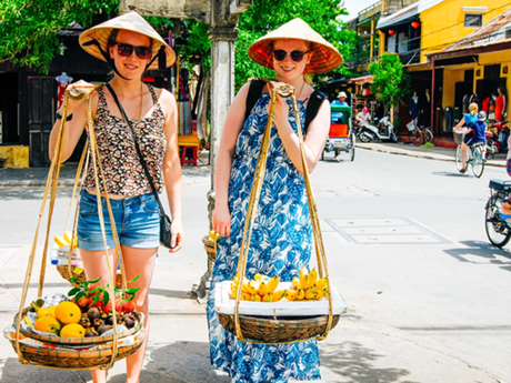 Turistas extranjeras en Vietnam. (Foto: vneconomy.vn)