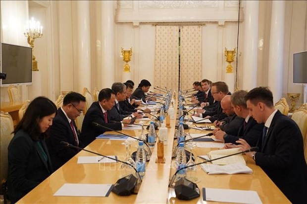 El vicecanciller vietnamita Nguyen Minh Vu y el primer viceministro de Relaciones Exteriores de Rusia, Vladimir Titov, copresidieron hoy en Moscú el XII Diálogo sobre estrategia de defensa y seguridad entre ambos países. (Foto: VNA)