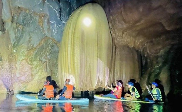 Dentro de la cueva Son Nu. (Foto: VNA)