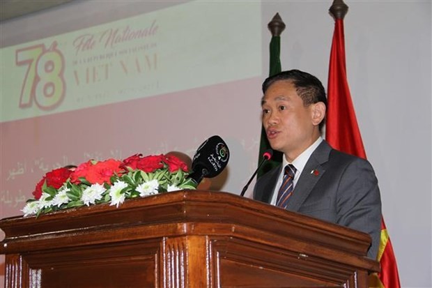 Tran Quoc Khanh, embajador vietnamita en Argelia, habla en el evento. (Foto: VNA)