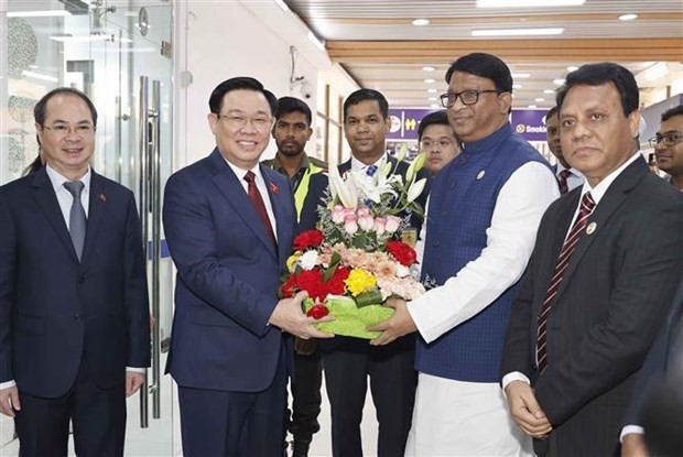 El presidente de la Asamblea Nacional de Vietnam inicia la visita oficial a Bangladesh. (Foto: VNA)