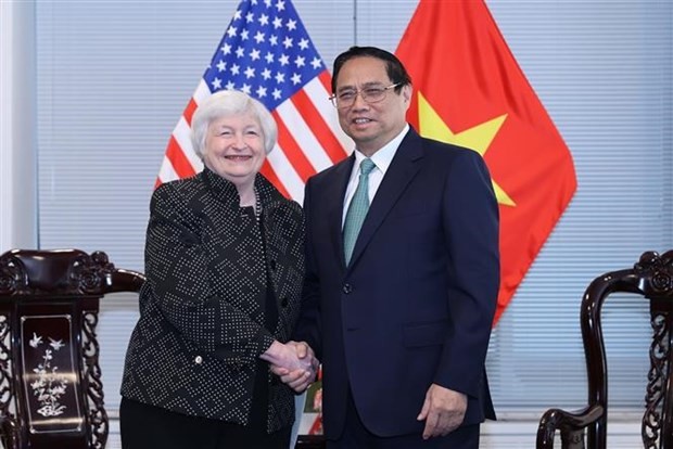 El primer ministro de Vietnam, Pham Minh Chinh, y la secretaria del Tesoro de Estados Unidos, Janet Yellen. (Fuente: VNA)