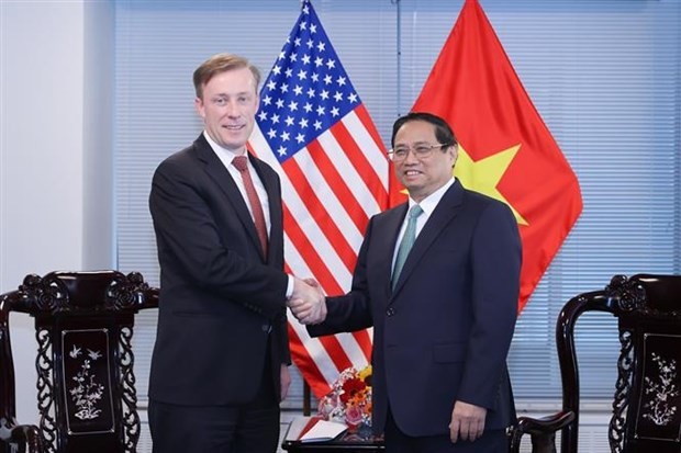 El primer ministro Pham Minh Chinh y el asesor de Seguridad Nacional de Estados Unidos, Jake Sullivan. (Foto: VNA)