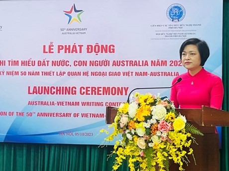 La vicepresidenta de la Unión de Organizaciones de Amistad de Hanói, Tran Thi Phuong, interviene en el evento. (Fotografía: VNA)