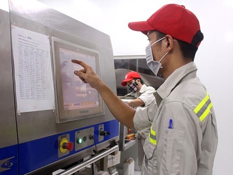La empresa TASA aplica la tecnología digital en proceso de producción. (Foto baophutho.vn)