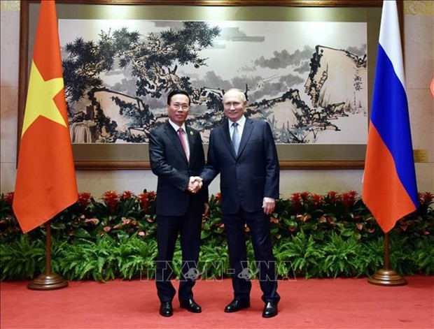 El presidente de Vietnam, Vo Van Thuong, sostuvo un encuentro con su homólogo ruso, Vladimir Putin. (Foto: VNA)