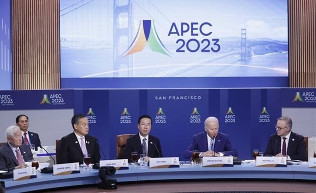 El presidente de Vietnam, Vo Van Thuong, y otros líderes del APEC. (Fotografía: VNA)