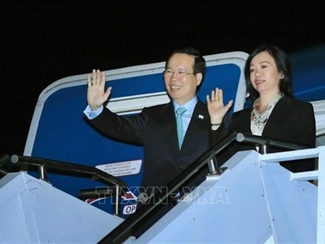 El presidente vietnamita, Vo Van Thuong, y su esposa llegan a Hanói. (Foto: VNA)