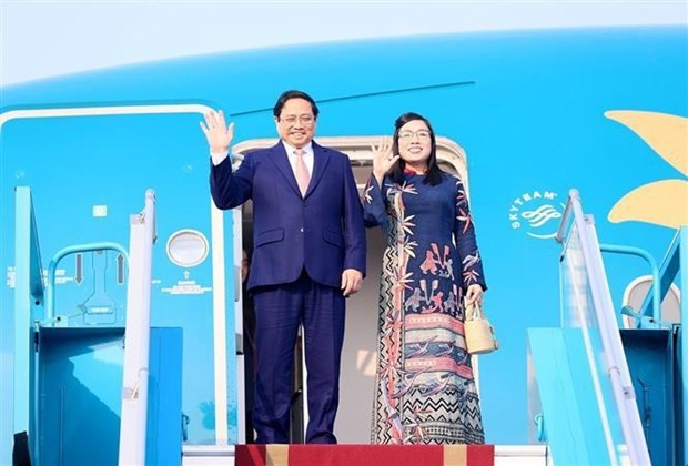 El primer ministro de Vietnam, Pham Minh Chinh, su esposa. (Foto: VNA)