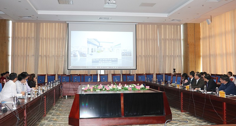 Escena de la reunión. (Foto: nghean.gov.vn)