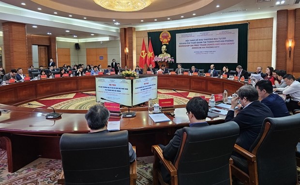 En el seminario sobre el desarrollo de zonas francas y de libre comercio en Hai Phong. (Foto: baodautu.vn)
