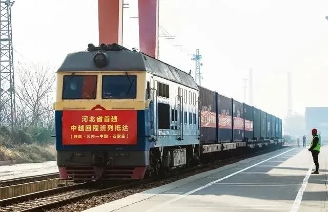 El tren de carga que partió Hanói atracó en el puerto terrestre internacional de Shijiazhuang, China. (Foto: sjzdaily.com.cn)