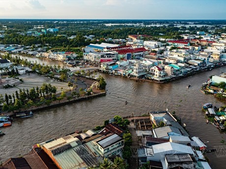 Mercado flotante Nga Nam se ubica en la comuna de Nga Nam, provincia sureña de Soc Trang, visto desde arriba. (Foto: VNA)