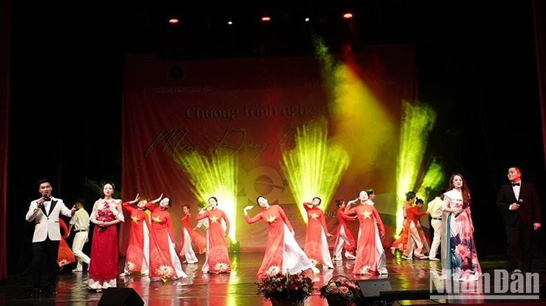 El evento saluda al 94 aniversario de la fundación del Partido Comunista de Vietnam 