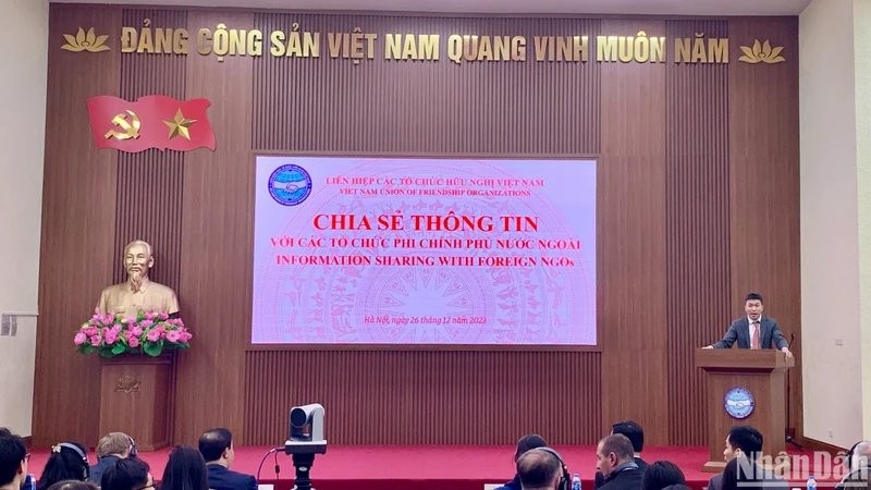 Phan Anh Son, vicepresidente de VUFO y subjefe del Comité del Trabajo sobre ONG extranjeras, habla en el evento. 
