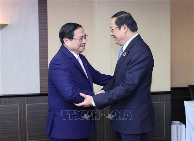 El primer ministro de Vietnam, Pham Minh Chinh y su homólogo laosianom Sonexay Siphandone, durante la Cumbre Asean-Japón, el 17 de diciembre de 2023, en Tokio, Japón. (Foto: VNA)