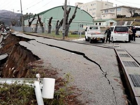 Una carretera dañada tras el terremoto en la ciudad de Wajima, prefectura de Ishikawa, Japón. (Foto: VNA)