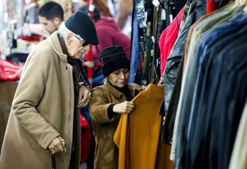 En una tienda de venta de ropa usada en Buenos Aires, capital de Argentina. (Foto: Reuters)