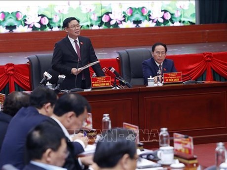 El presidente de la Asamblea Nacional de Vietnam, Vuong Dinh Hue, interviene en la cita. (Foto: VNA)