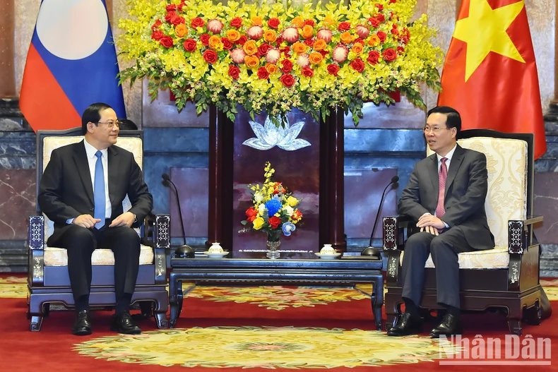 El presidente de Vietnam, Vo Van Thuong, recibe al primer ministro de Laos, Sonexay Siphandone. (Foto: Nhan Dan)