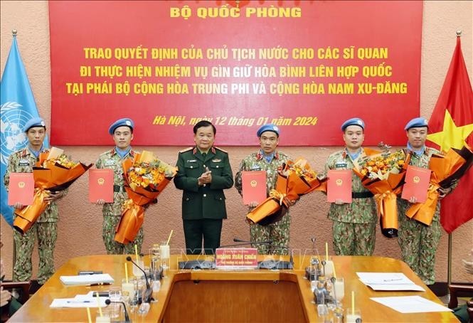 El coronel general Hoang Xuan Chien, viceministro de Defensa de Vietnam, en el acto. (Foto: VNA)