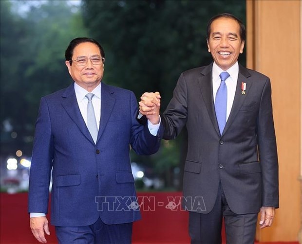 El primer ministro de Vietnam, Pham Minh Chinh, y el presidente de Indonesia, Joko Widodo. (Foto: VNA)