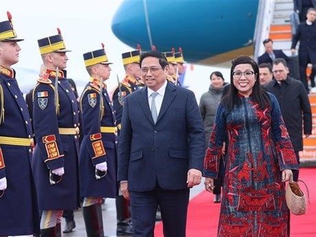 El primer ministro de Vietnam, Pham Minh Chinh, llega a Bucarest para iniciar su visita oficial a Rumania. (Foto: VNA)