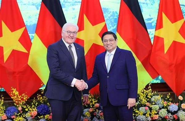 El primer ministro de Vietnam, Pham Minh Chinh, y el presidente alemán, Frank-Walter Steinmeier. (Foto: VNA)