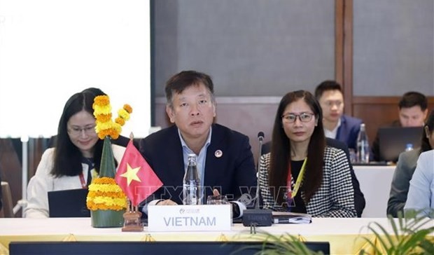 El embajador Vu Ho, jefe interino de la delegación vietnamita en la Reunión de Altos Funcionarios (SOM).(Foto: VNA)
