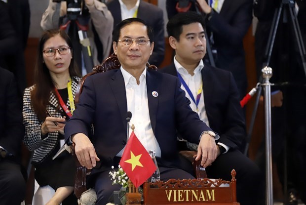 El canciller vietnamita Bui Thanh Son en la reunión. (Foto: VNA)