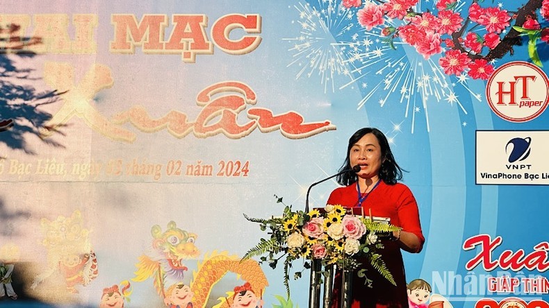 Do Ai Lam, miembro permanente del Comité del Partido y vicepresidenta del Comité Popular de la ciudad de Bac Lieu en el evento.