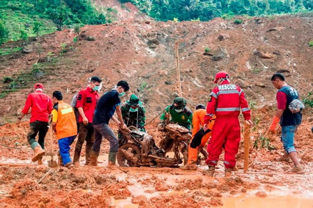 Escena de un deslizamiento de tierra en Indonesia en noviembre de 2023. (Foto: Reuters)