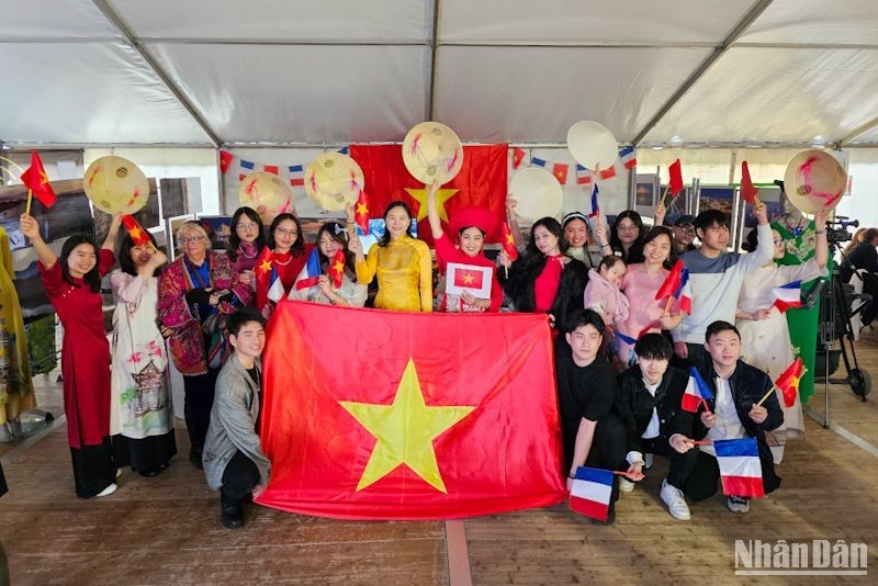 Representantes de Vietnam en el evento. 