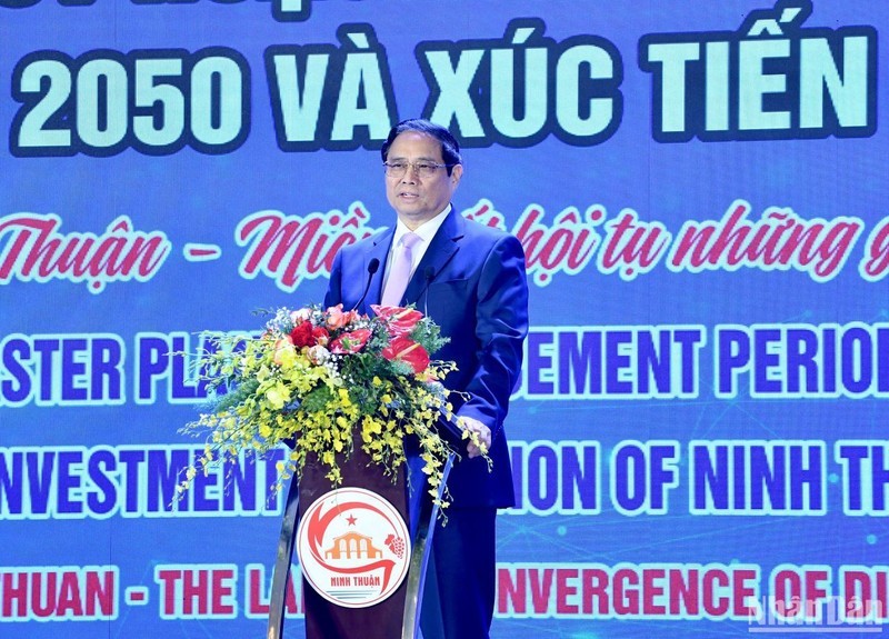 El primer ministro Pham Minh Chinh habla en la Conferencia para anunicar la planificación de la provincia de Ninh Thuan.