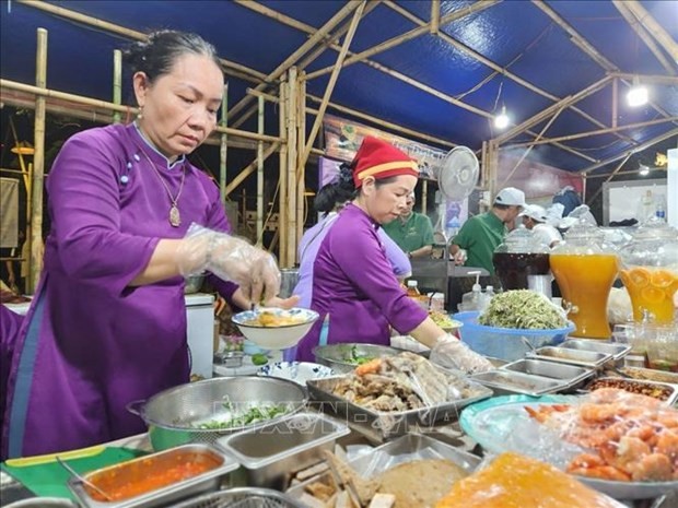 La Semana Culinaria Tradicional de Hue 2024 presenta una variedad de platos regionales.(Foto: VNA)