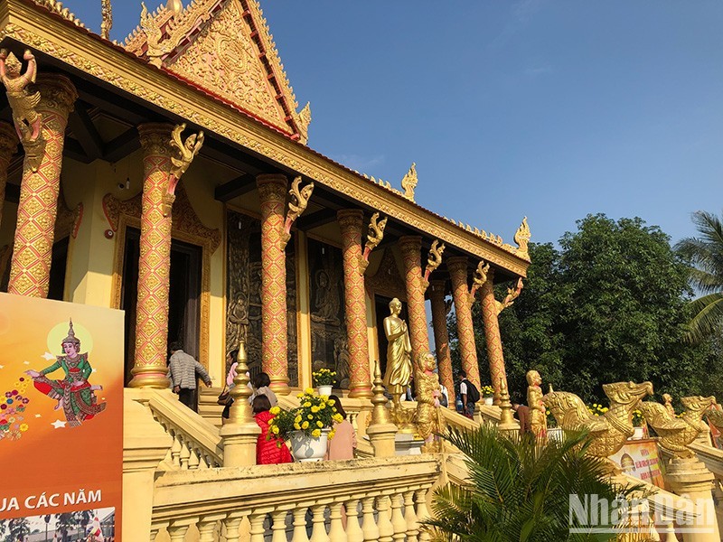 Pagoda de los jemeres en la Aldea de Cultura y Turismo de las Etnias de Vietnam.