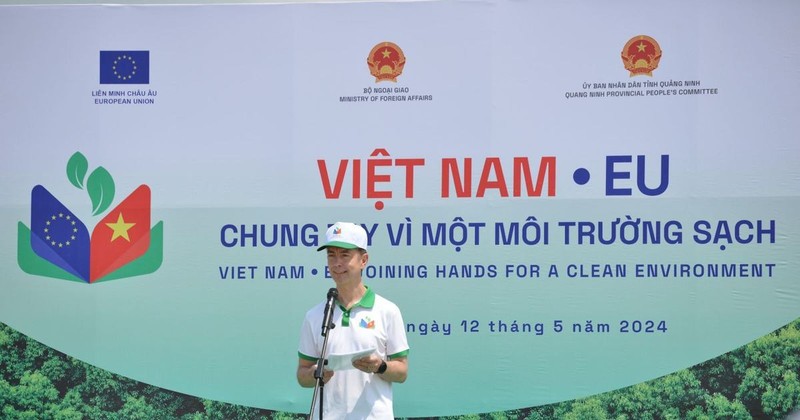 El embajador Julien Guerrier, jefe de la delegación de UE en Vietnam, habla en el evento. (Foto: VNA)