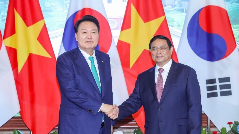 El primer ministro Pham Minh Chinh se reúne con el presidente surcoreano, Yoon Suk Yeol, con motivo de su visita de Estado a Vietnam en junio de 2023. (Foto: VPG)