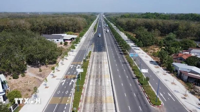 La carretera Phuoc-Tan Van, de 62 kilómetros de largo y 10 carriles, conectan los parques industriales de la provincia de Binh Duong. (Foto: VNA)