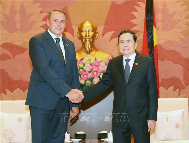 El presidente de la Asamblea Nacional de Vietnam, Tran Thanh Man, recibe al vicepresidente de la Duma Estatal de Rusia, Tolstoi Piotr Olegovich. (Foto: VNA)