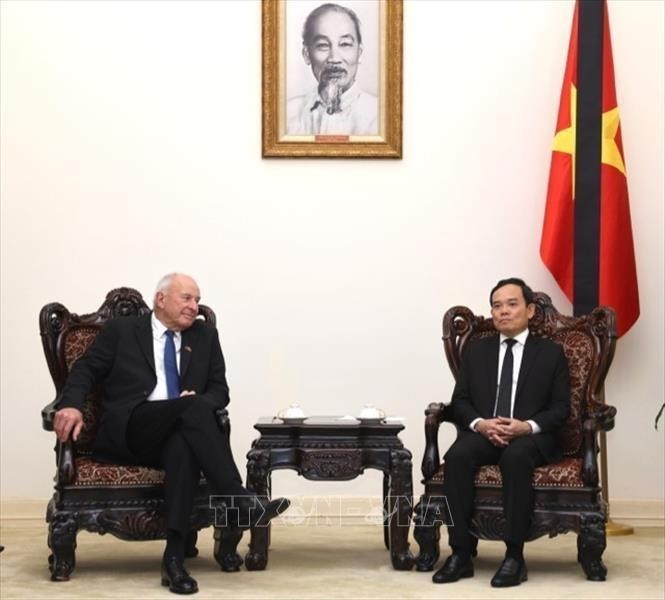 El viceprimer ministro de Vietnam Tran Luu Quang y el enviado especial del gobierno de Nueva Zelanda, Donald McKinnon. (Foto: VNA)