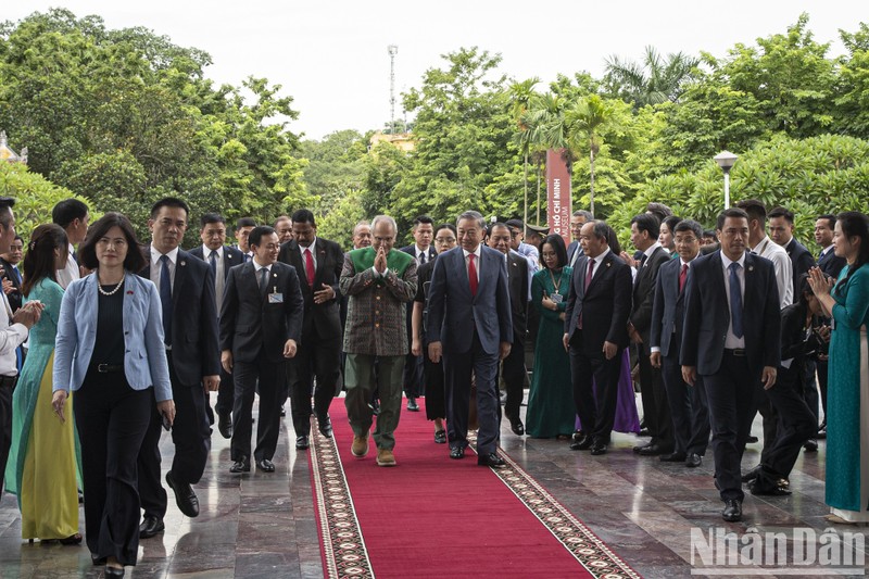 La actividad tiene lugar en el marco de la visita de Estado a Vietnam del presidente de Timor Oriental, José Ramos-Horta. 