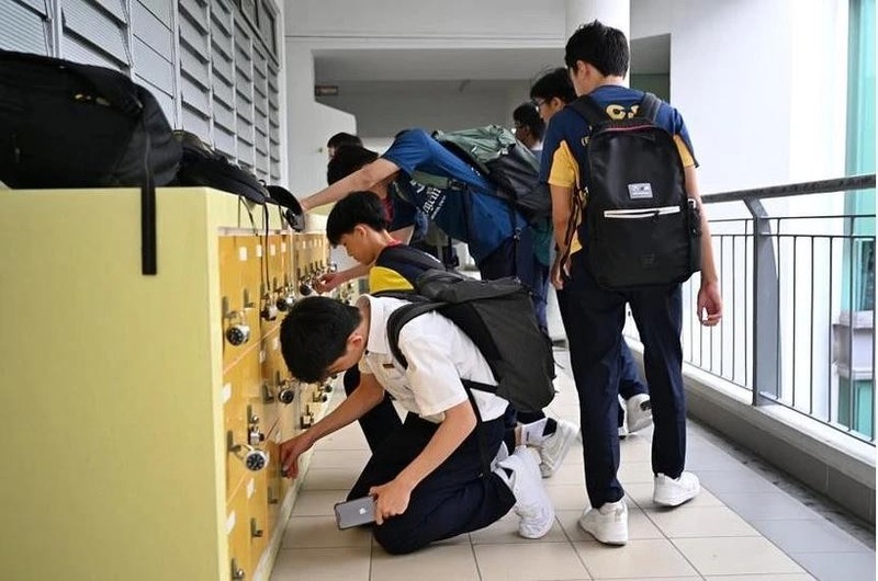 Singapur restringirá uso del teléfono en escuelas para aumentar la interacción social. (Foto: straitstimes.com)