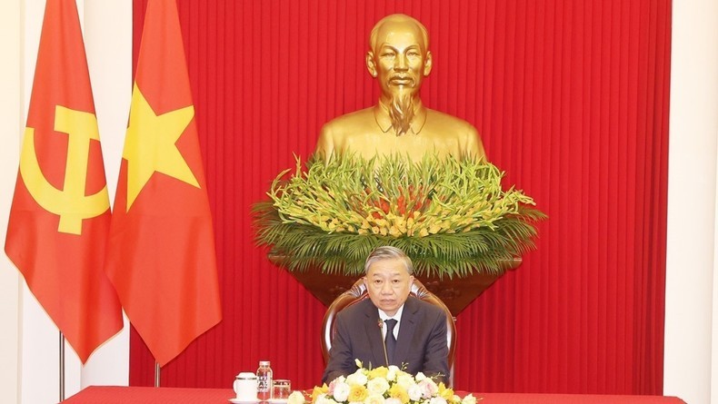 El secretario general del PCV y presidente del país, To Lam, sostiene conversación telefónica con el presidente de Corea del Sur, Yoon Suk Yeol.