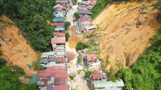 Escena de un deslizamiento de tierra que dejó dos muertos en la provincia de Yen Bai. (Foto: VNA)