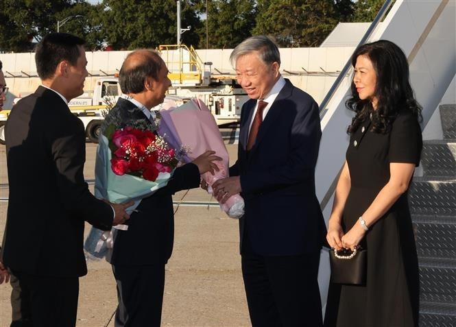 El secretario general del Partido Comunista y presidente de Vietnam, To Lam, y su esposa, llegan a Nueva York. (Foto: VNA)