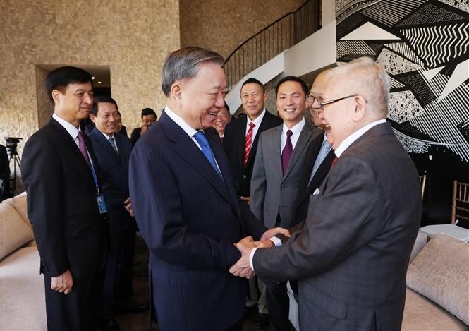 El secretario general del Partido Comunista y presidente de Vietnam, To Lam, se reúne con intelectuales vietnamitas en Houston. (Foto: VNA)