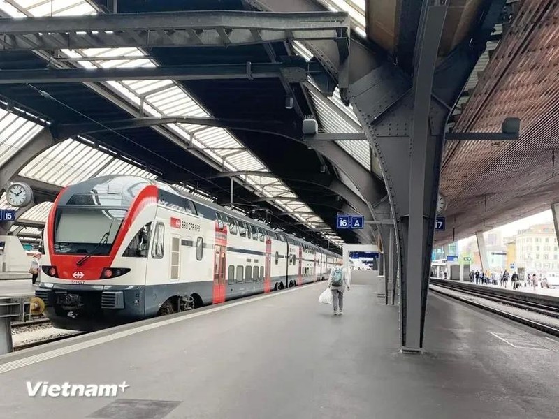 Un ferrocarril de alta velocidad en Europa. (VNA Vietnam+)